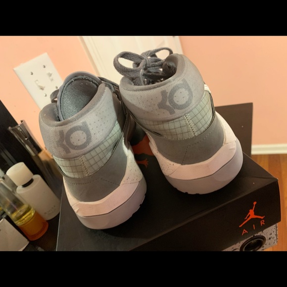 KD 13. in the colors cool grey and white - Picture 3 of 4